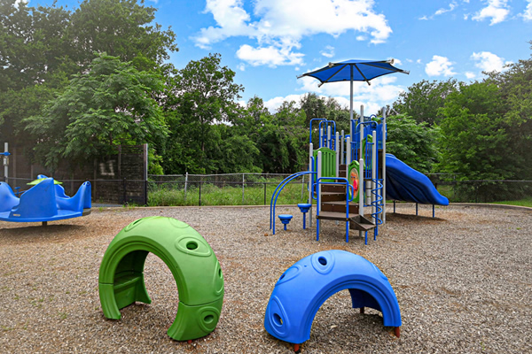 Features & Amenities Features & Amenities