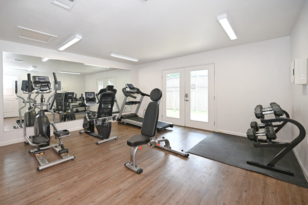 Features & Amenities Features & Amenities
